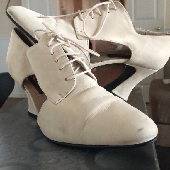 Ladies shoes - Picture 2 of 2